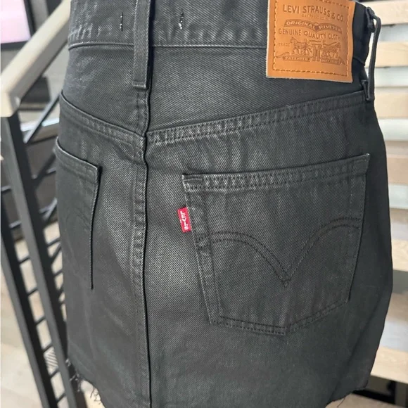 New Levi's Icon Black Leather look Mini Skirt size 25 - Picture 14 of 14
